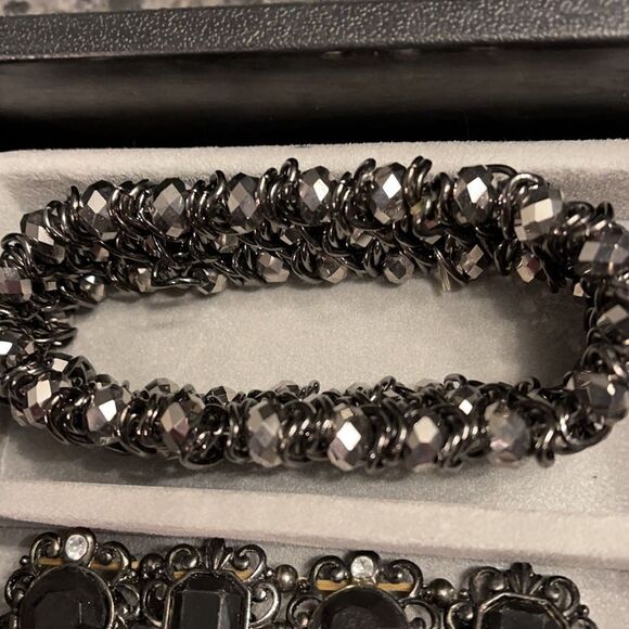 11 piece lot black and sparkly bracelets - Picture 6 of 7